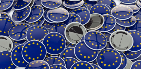 Spille con bandiera dell'Unione Europea