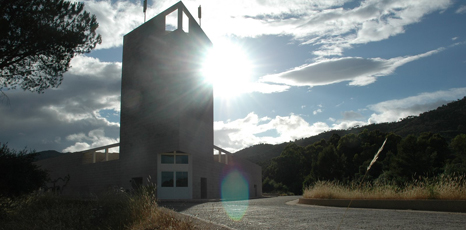 Torre dell'edificio numero 10 del Parco scientifico e tecnologico della Sardegna a Pula