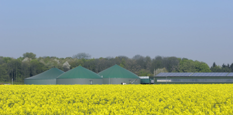 Impianto di Biogas e pannelli solari in una fattoria edificio