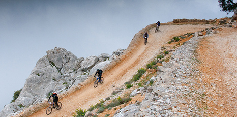 Ciclisti su Monte Corrasi