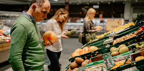 Frutta e verdura in un supermercato