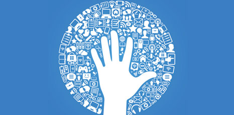 Illustrazione di una mano circondata da icone social