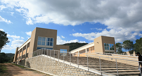Uno degli edifici della sede di Pula (CA) del Parco tecnologico della Sardegna